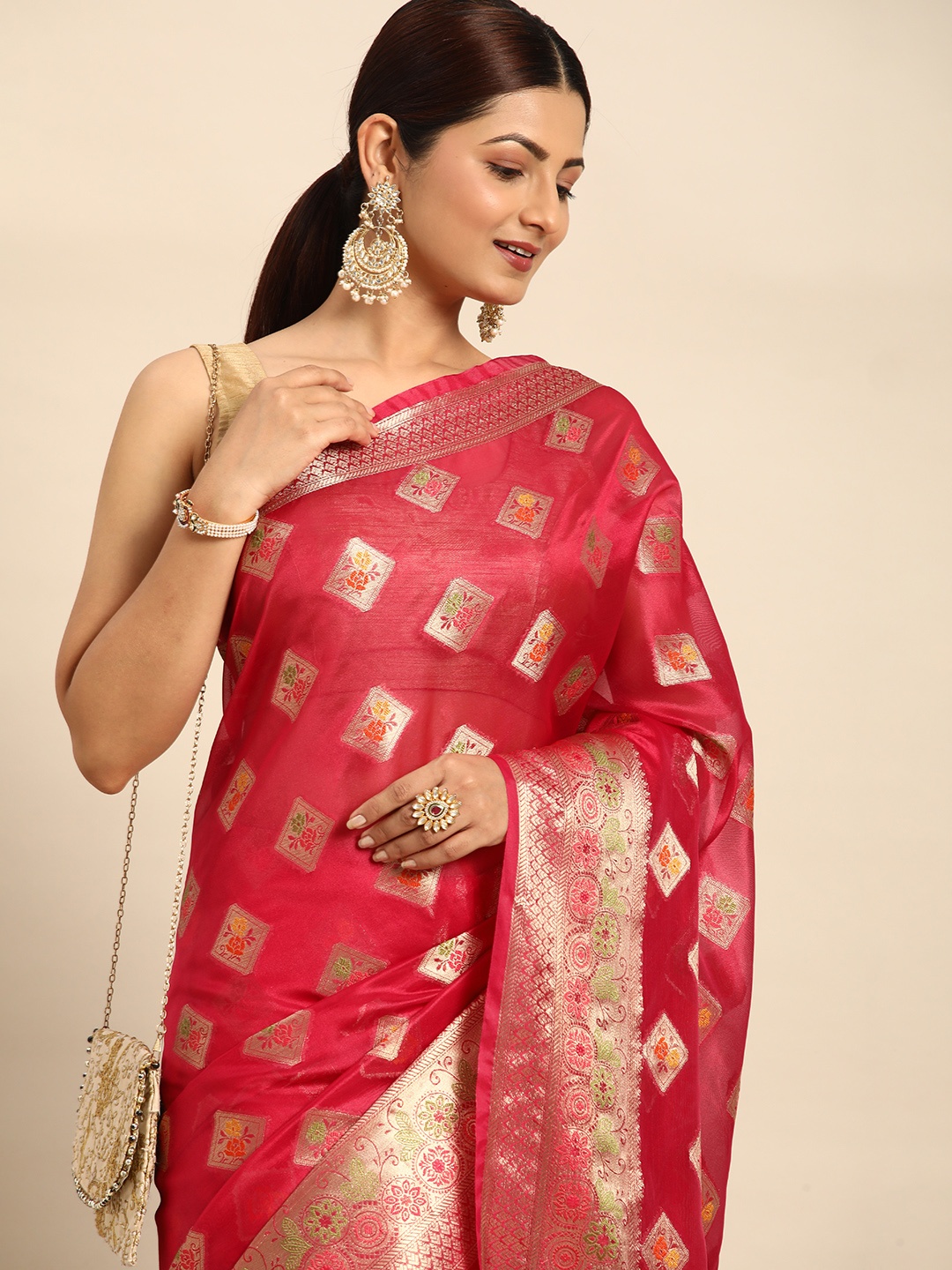 

Mitera Fuchsia & Gold-Toned Floral Zari Organza Handloom Kanjeevaram Saree