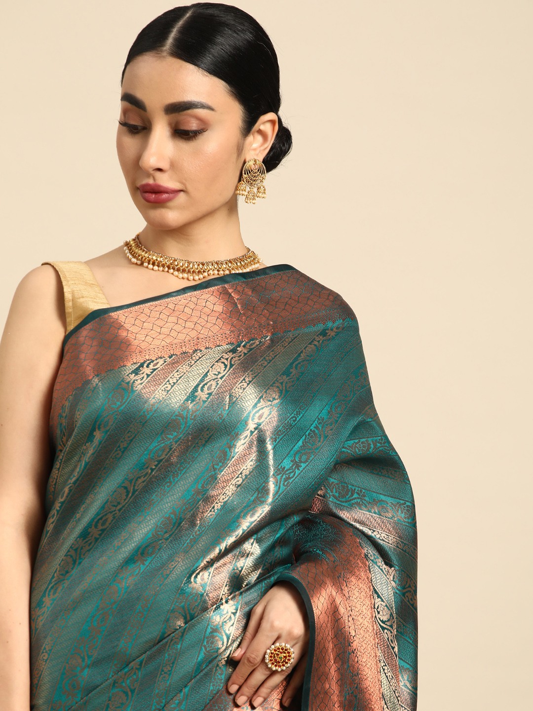 

Mitera Ethnic Motifs Zari Silk Blend Kanjeevaram Saree, Green