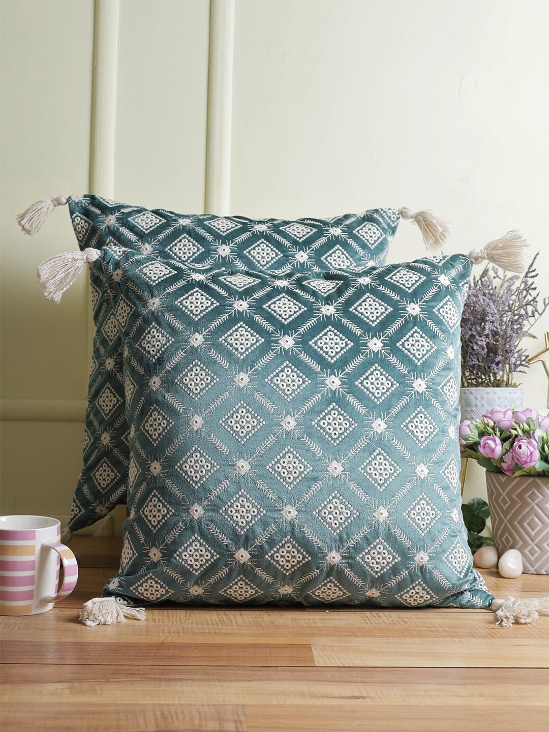 

eyda Green & White 2 Pieces Velvet Embroidered Velvet Square Cushion Covers
