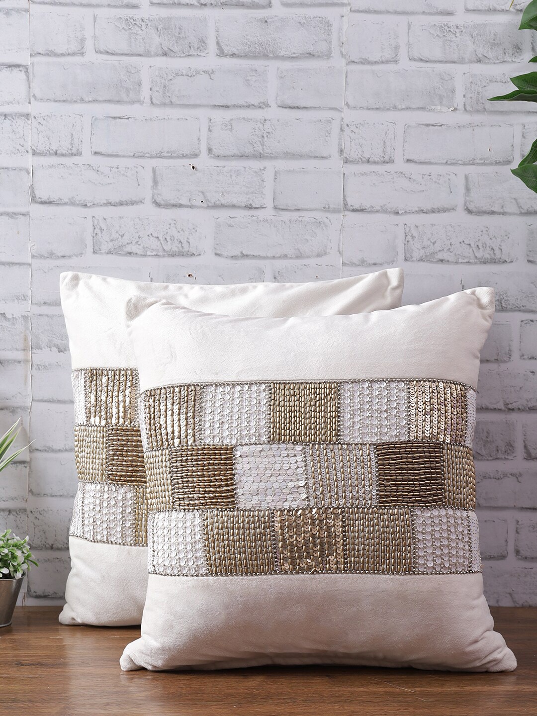 

eyda Cream-Coloured & Brown 2 Pieces Embellished Velvet Square Cushion Covers