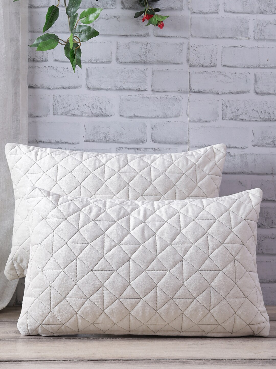 

eyda Cream-Coloured 2 Pieces Embroidered Velvet Rectangle Cushion Covers