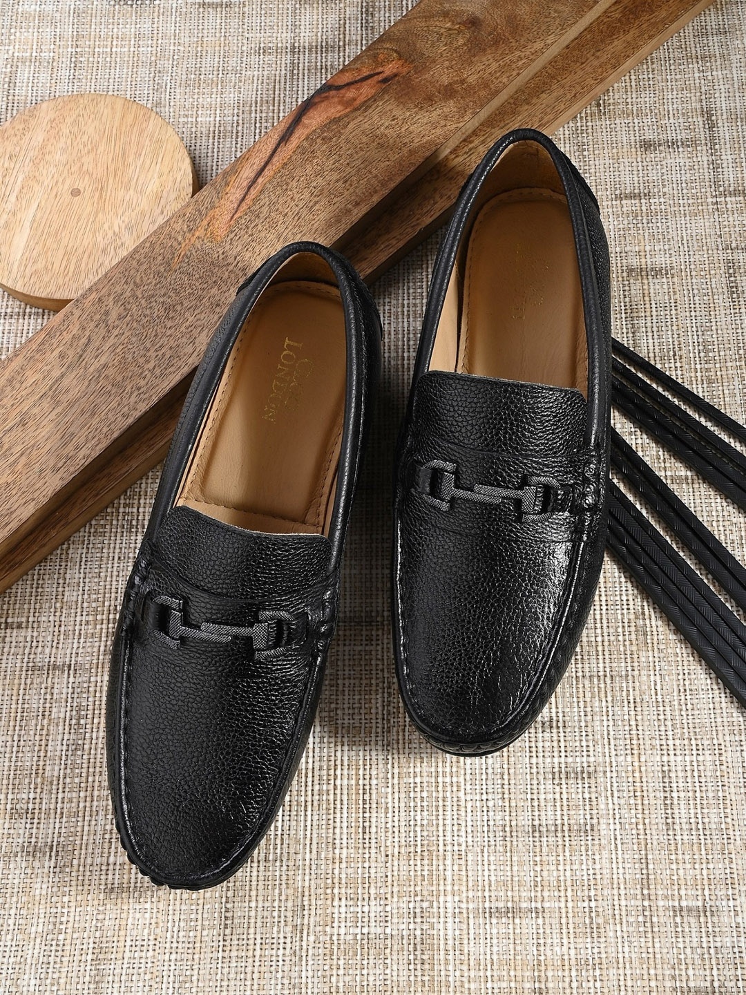 

CLOG LONDON Men Textured Embellished Leather Horsebit Loafers, Black