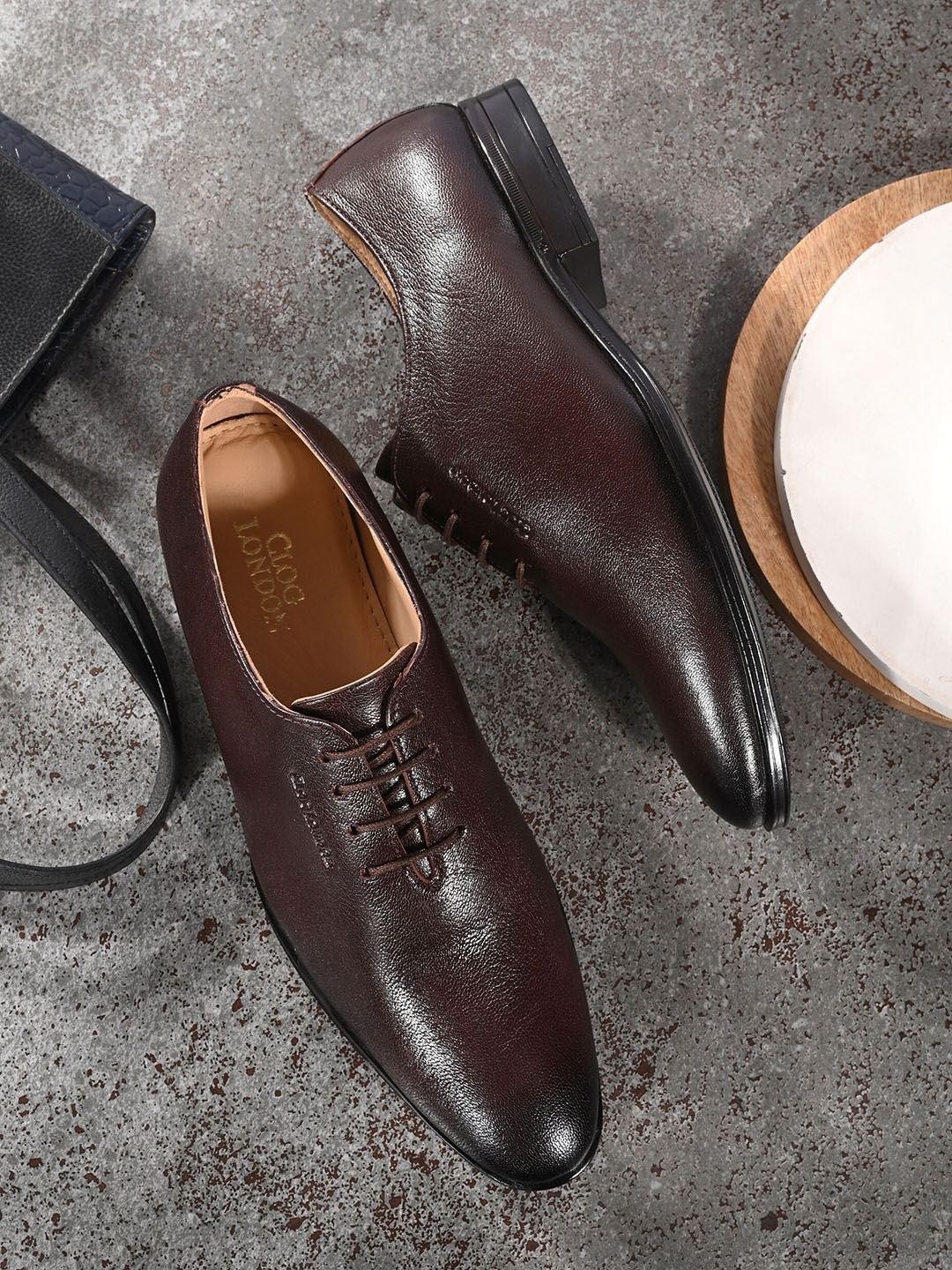 

CLOG LONDON Men Textured Leather Formal Oxfords, Brown