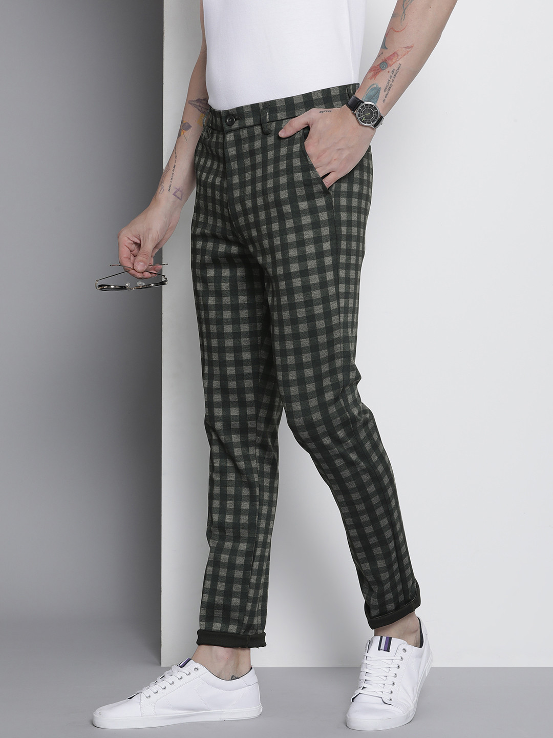 

The Indian Garage Co. X Luxe Men Checked Slim Fit Trousers, Olive
