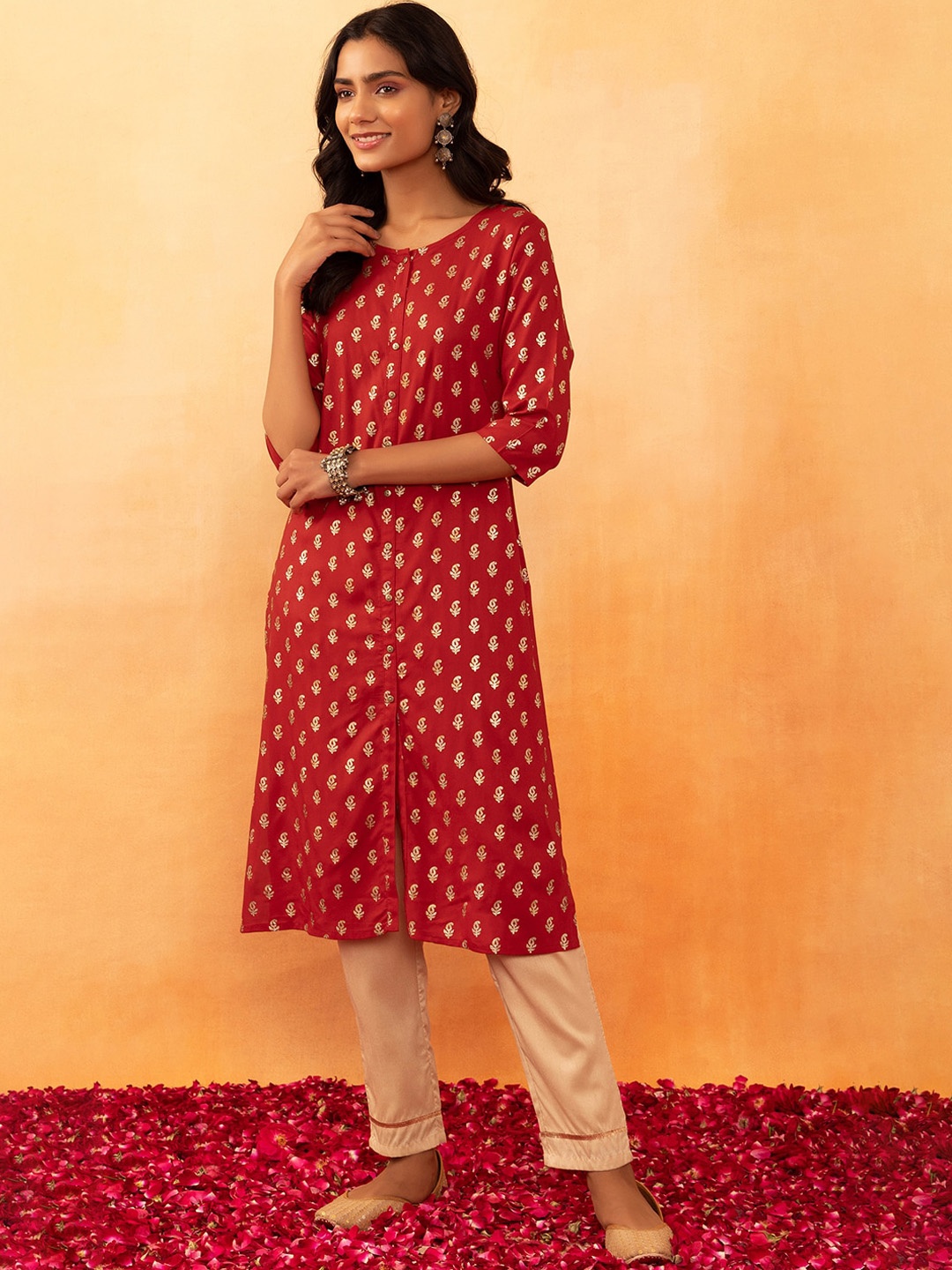 

Rang by Indya Paisley Foil Printed Straight Kurta, Red