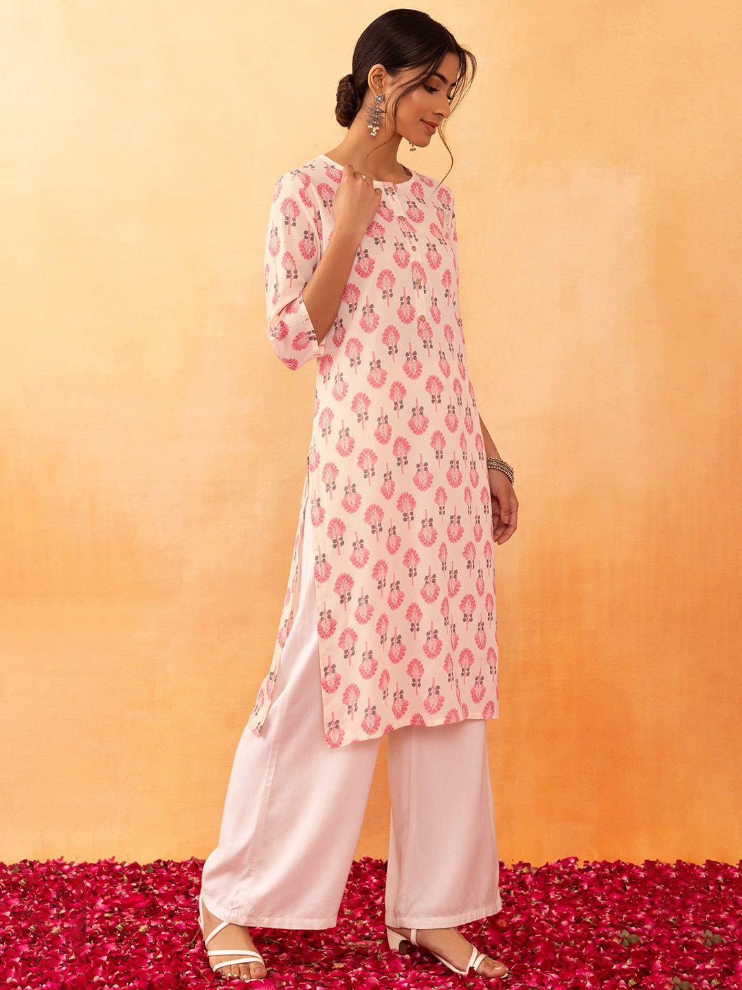 

Rang by Indya Floral Printed Straight Kurta, Off white