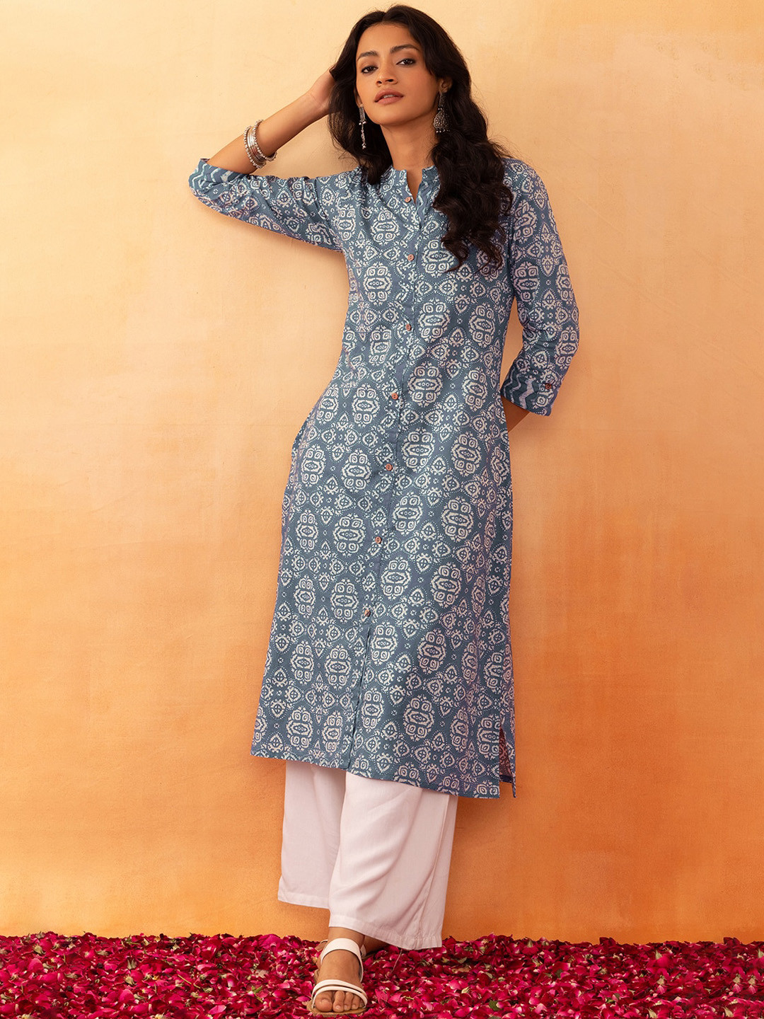 

Rang by Indya Ethnic Motifs Batik Printed Mandarin Collar Cotton Kurta, Grey