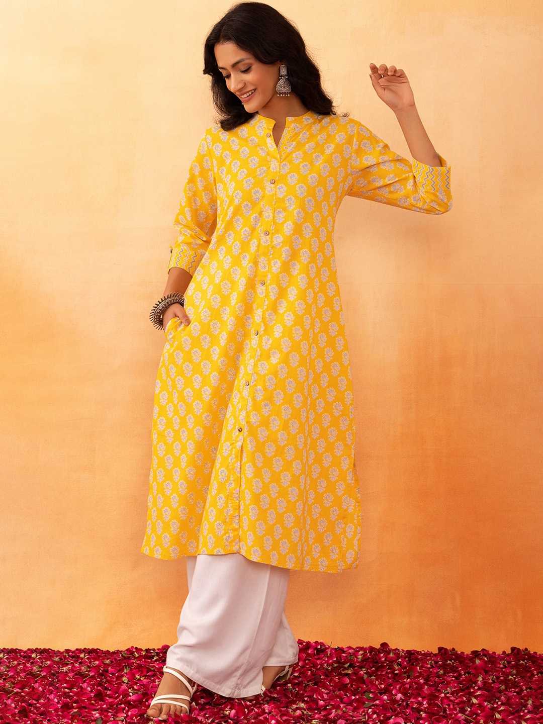 

Rang by Indya Mandarin Collar Floral Printed Pure Cotton Kurta, Yellow