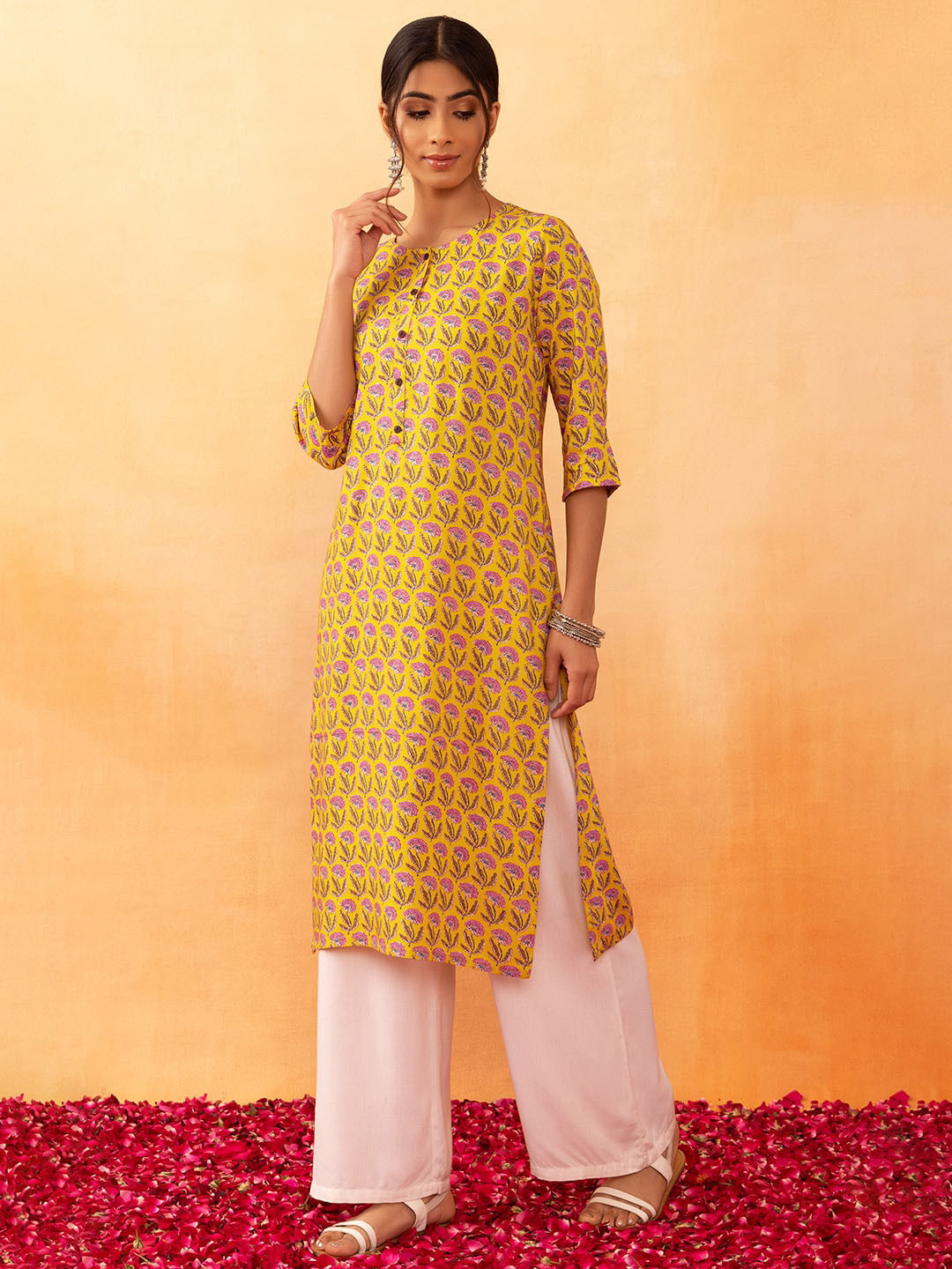 

Rang by Indya Floral Printed Straight Kurta, Yellow