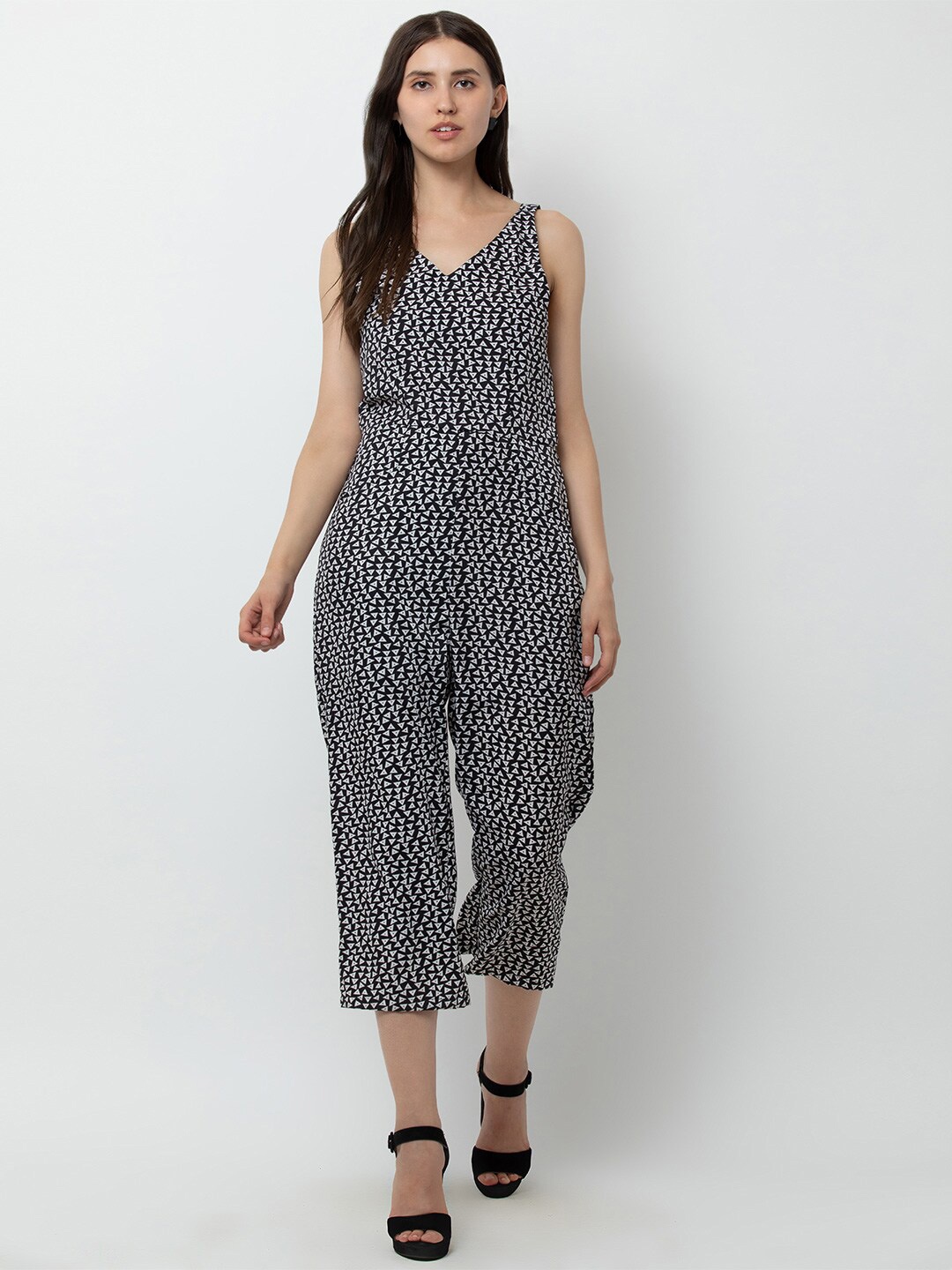 

DODO & MOA Black & White Sleeveless Printed Cotton Capri Jumpsuit