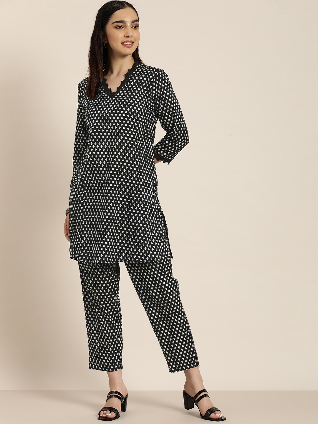 

HERE&NOW Women Printed Regular Pure Cotton Kurta With Trousers, Black