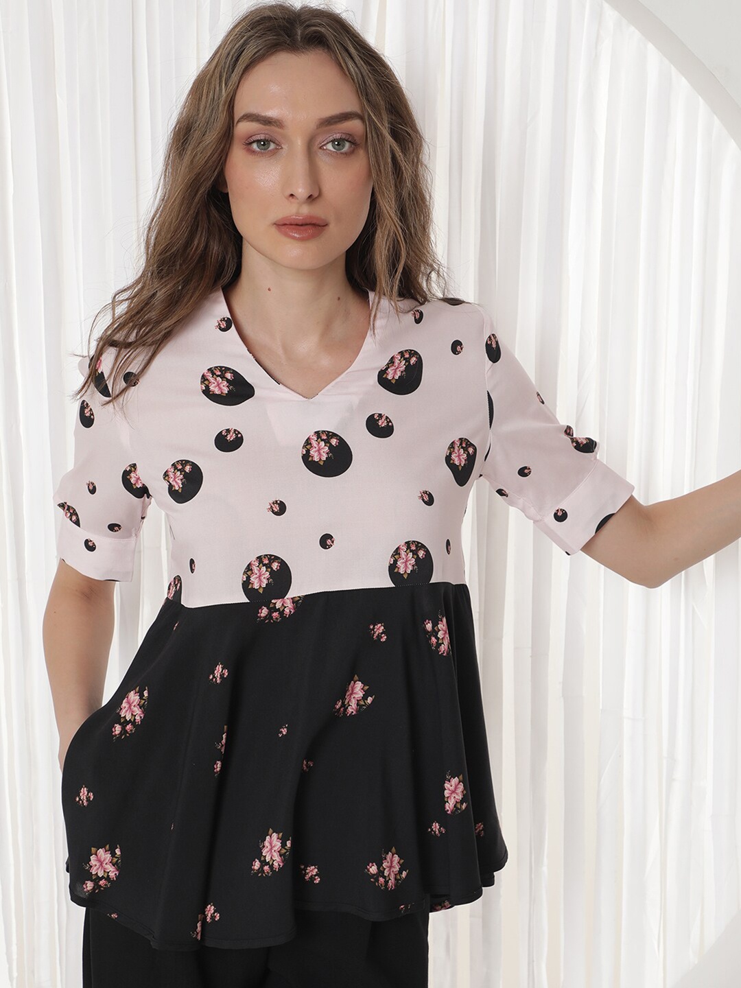 

RAREISM Floral Printed V-Neck Peplum Top, Black