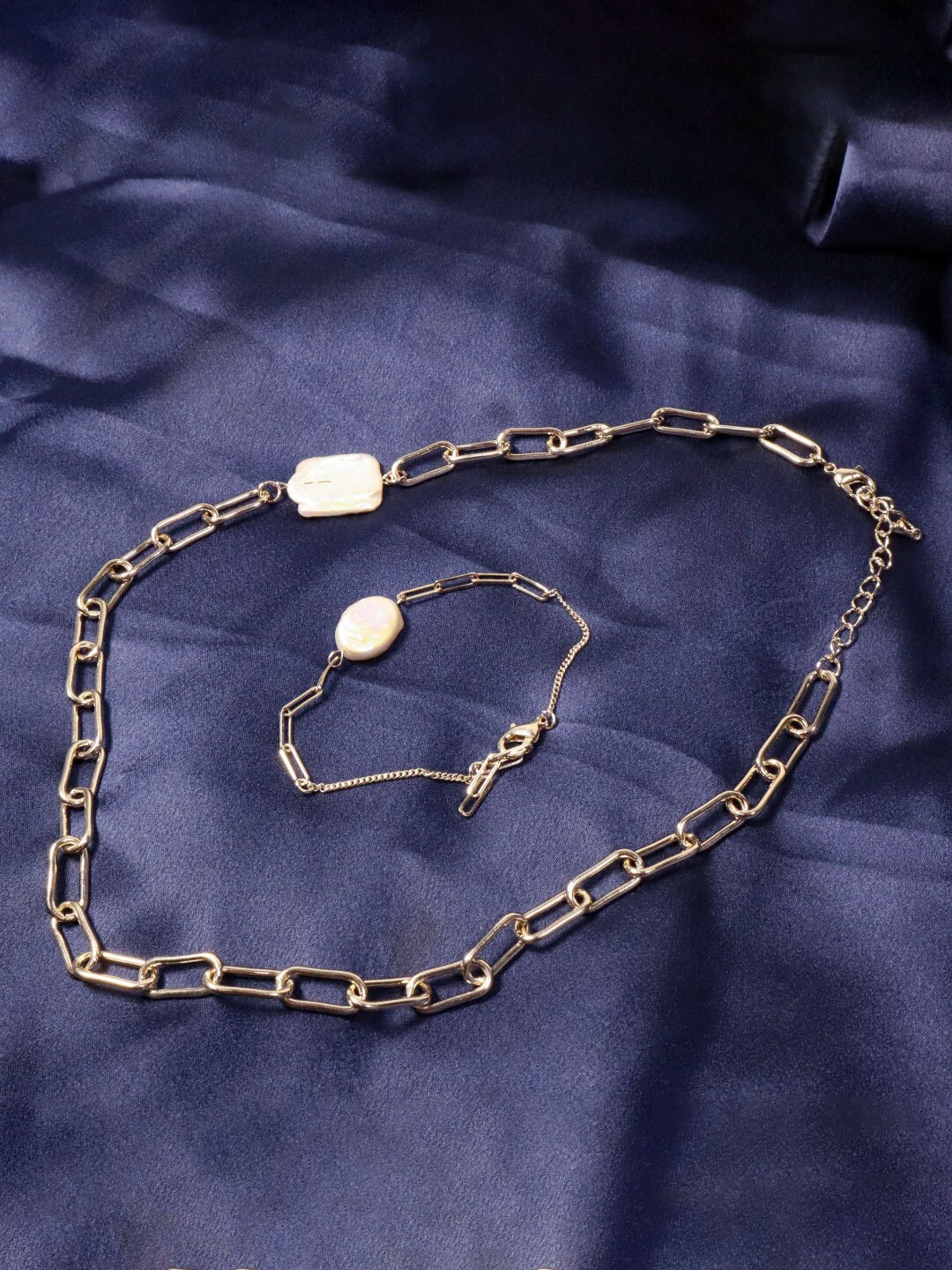

SALTY Gold-Toned Jewellery Set & Bracelet