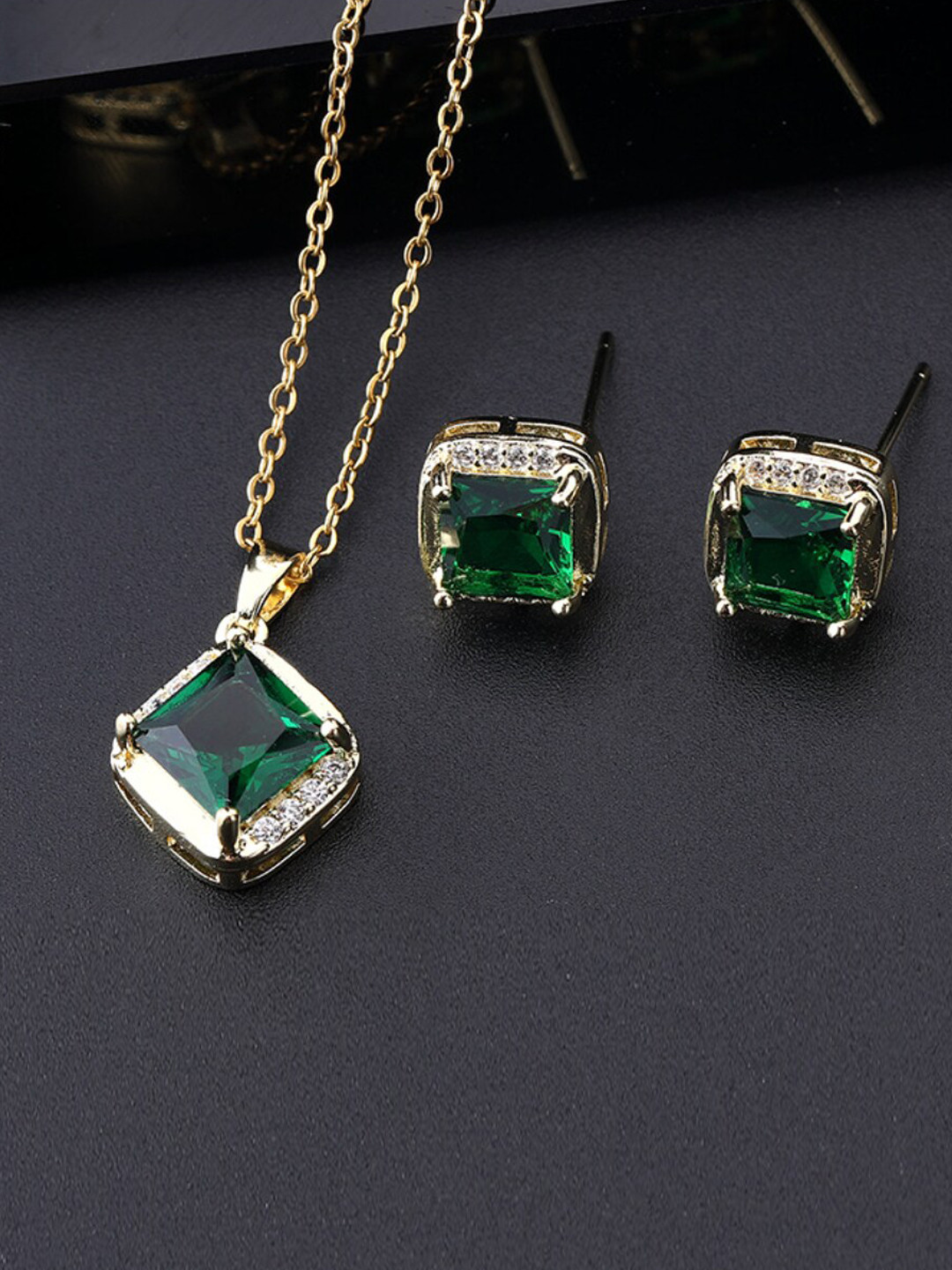 

SALTY Gold-Plated Stone-Studded Jewellery Set