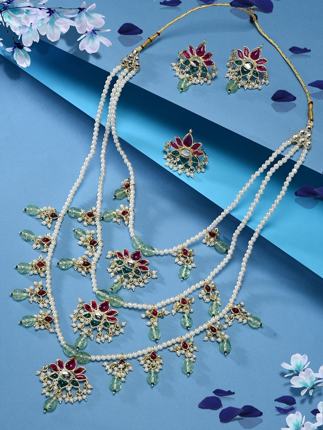

Zaveri Pearls Gold-Plated Kundan-Studded & Beaded Jewellery Set