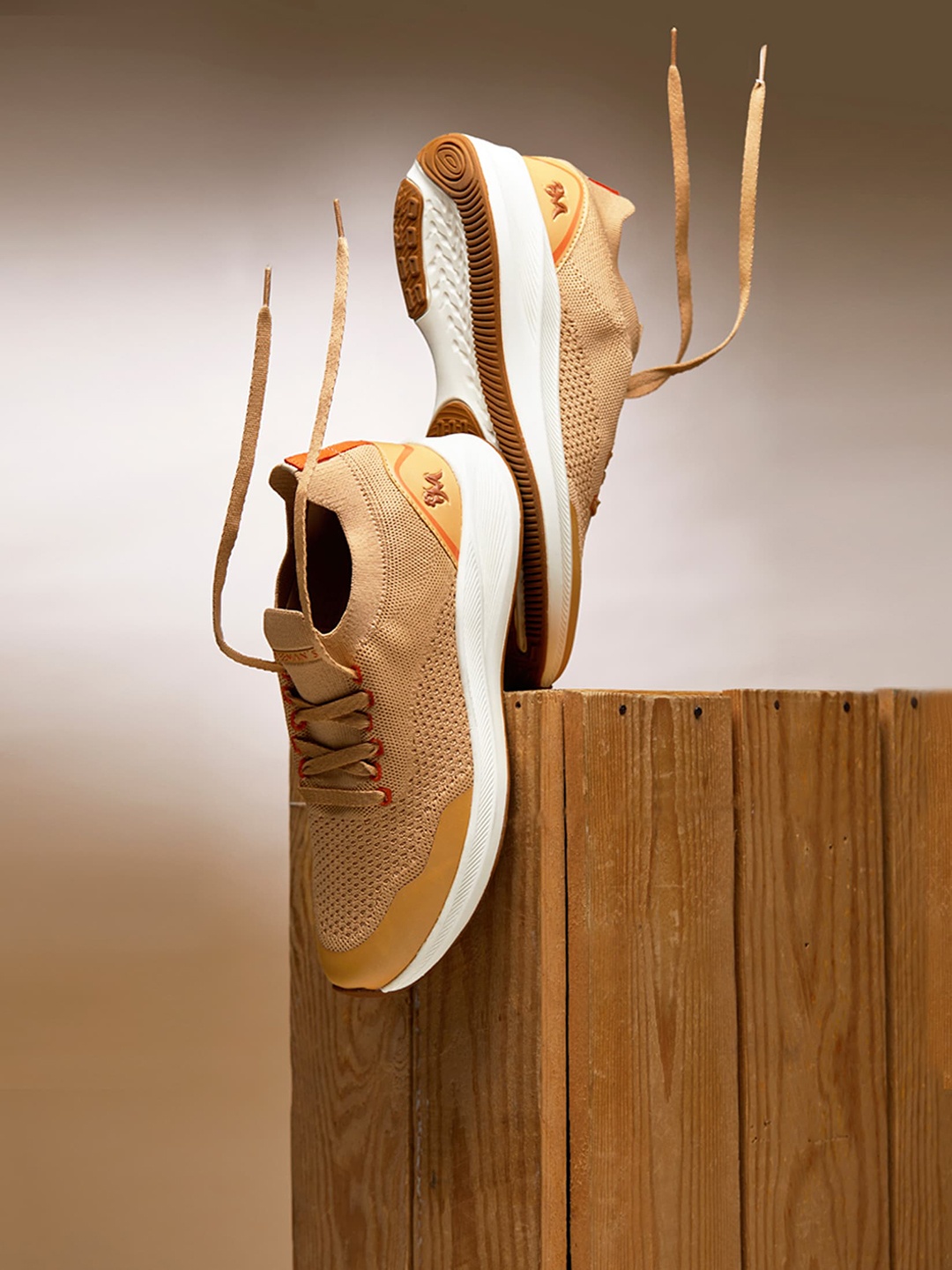 

NEEMANS Woven Design Lightweight Mesh Contrast Sole Sneakers, Beige