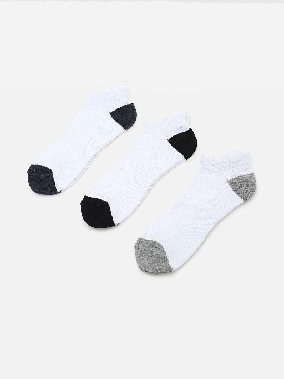 

max Men Pack Of 3 Colourblocked Ankle-Length Socks, White