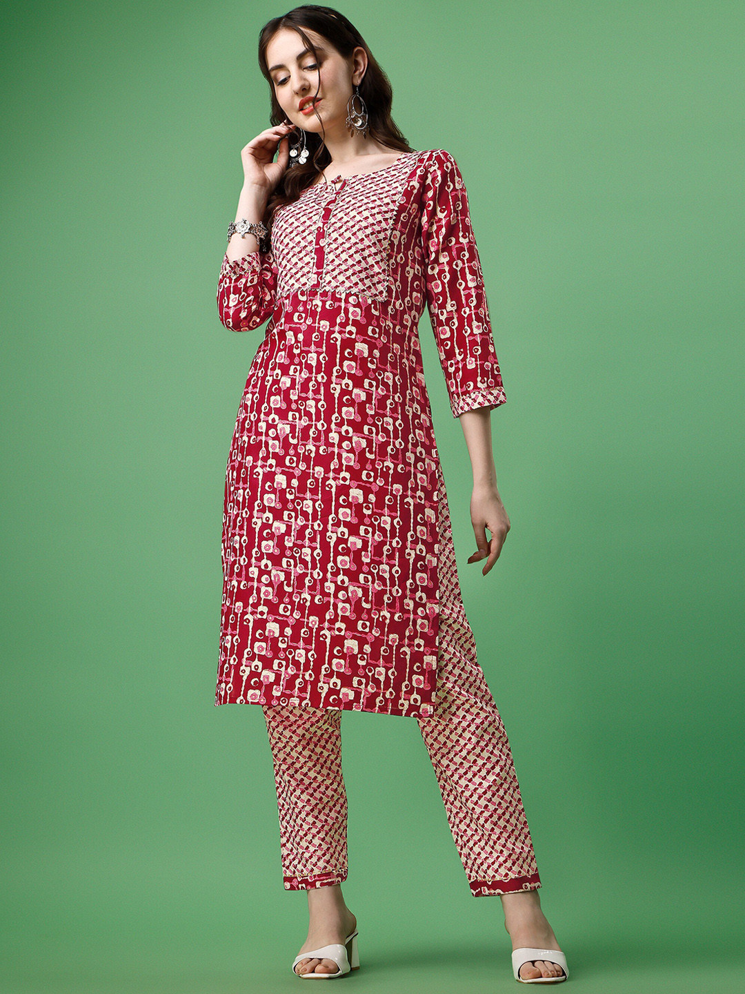 

ASPORA Bandhani Printed Regular Gotta Patti Kurta With Trousers, Maroon