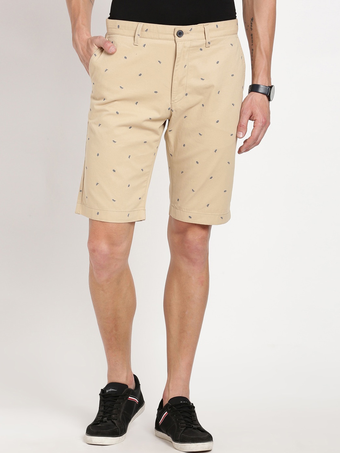 

Indian Terrain Men Conversational Printed Slim Fit Pure Cotton Chino Shorts, Beige