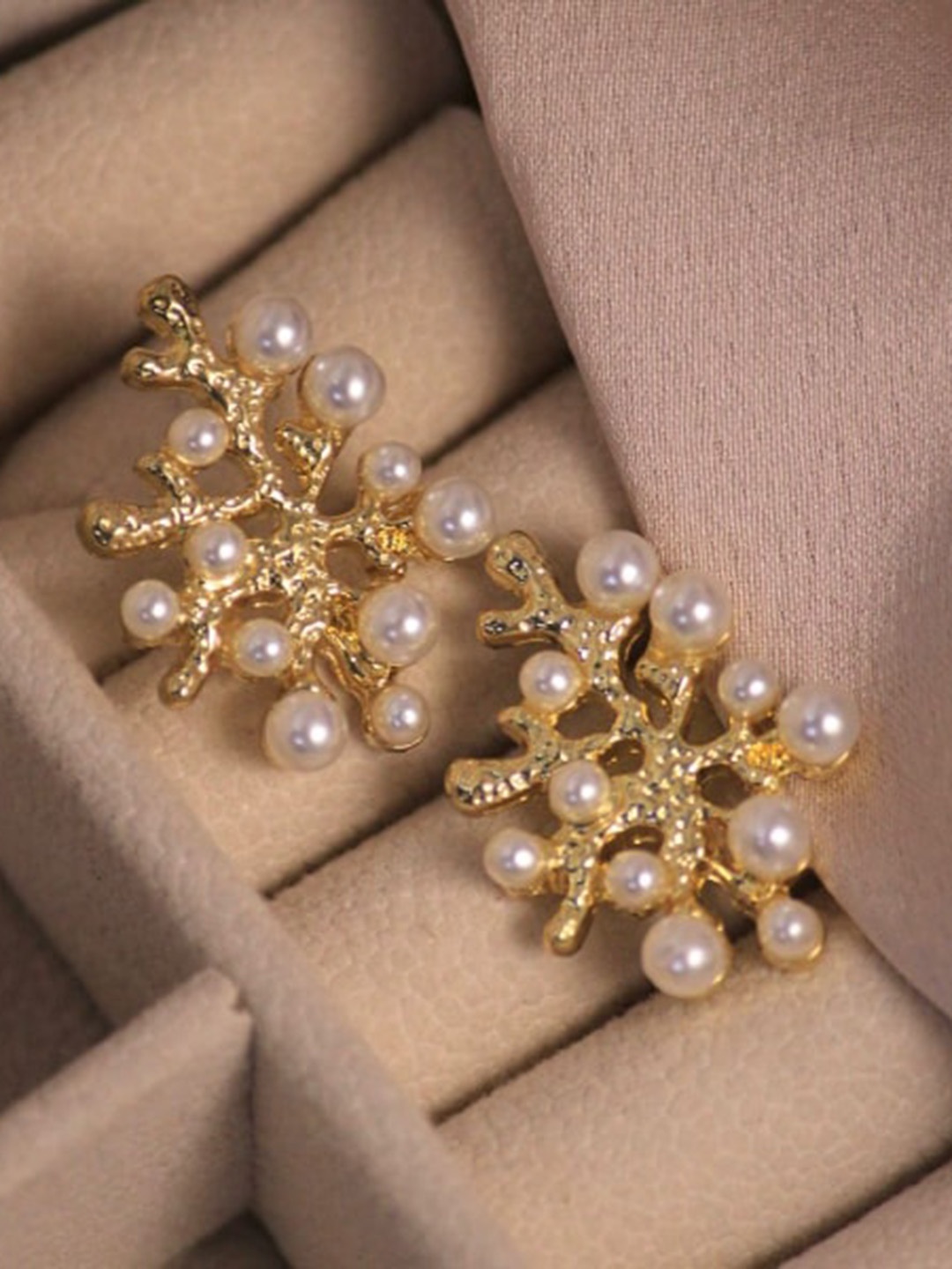 

SALTY Artificial Beads Stud Earrings, Gold