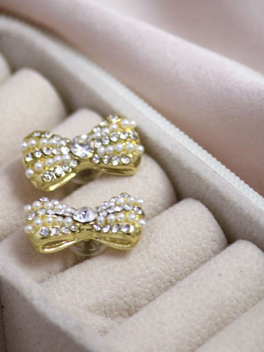 

SALTY Contemporary Studs Earrings, Gold