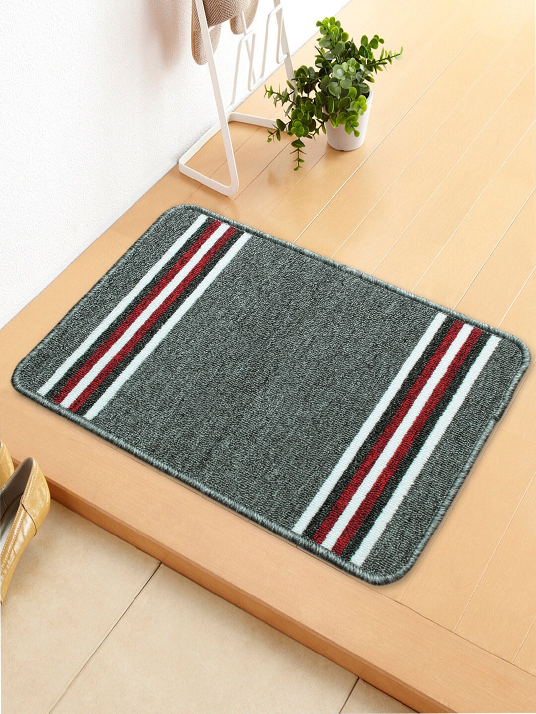 

Bedspun Grey & White Striped Anti-Skid Doormat
