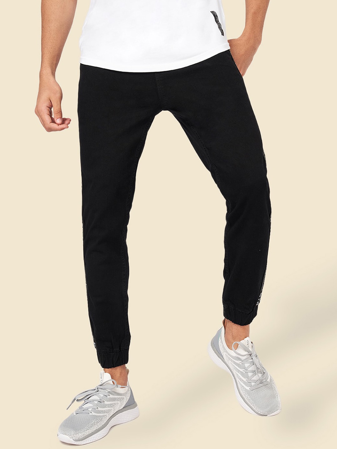 

Street Armor by Pantaloons Men Jogger Mid-Rise Dark Shade Jeans, Black