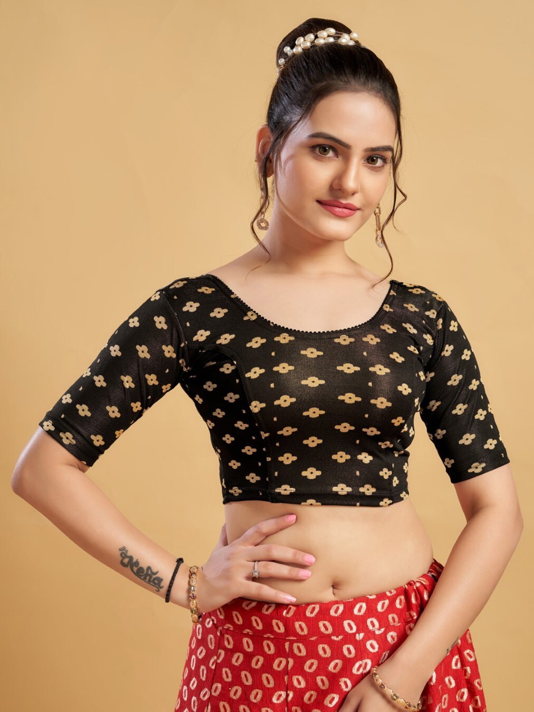 

HIMRISE Round Neck Printed Saree Blouse, Black