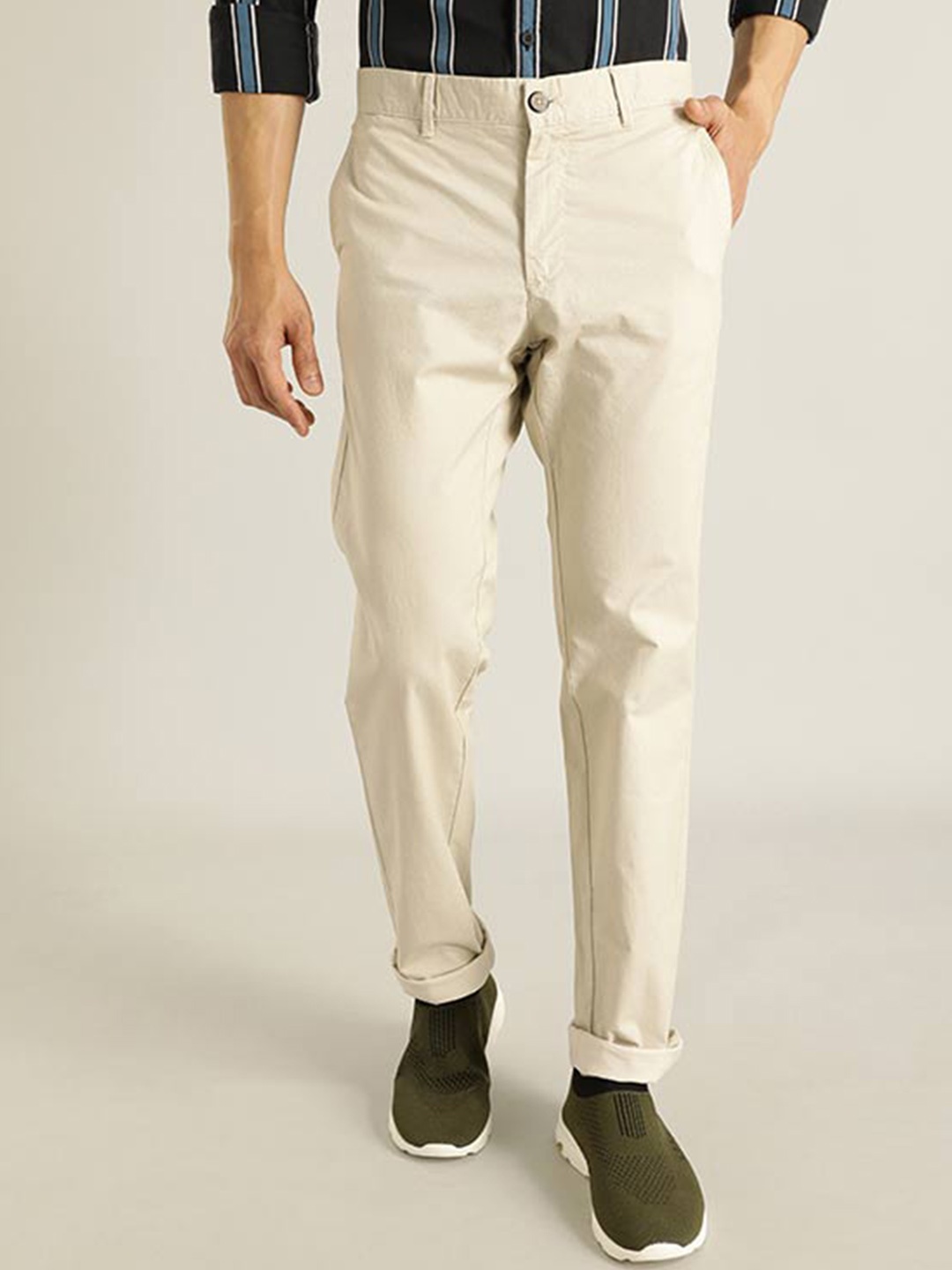 

Indian Terrain Men Brooklyn Mid-Rise Slim Fit Chinos Trousers, Off white