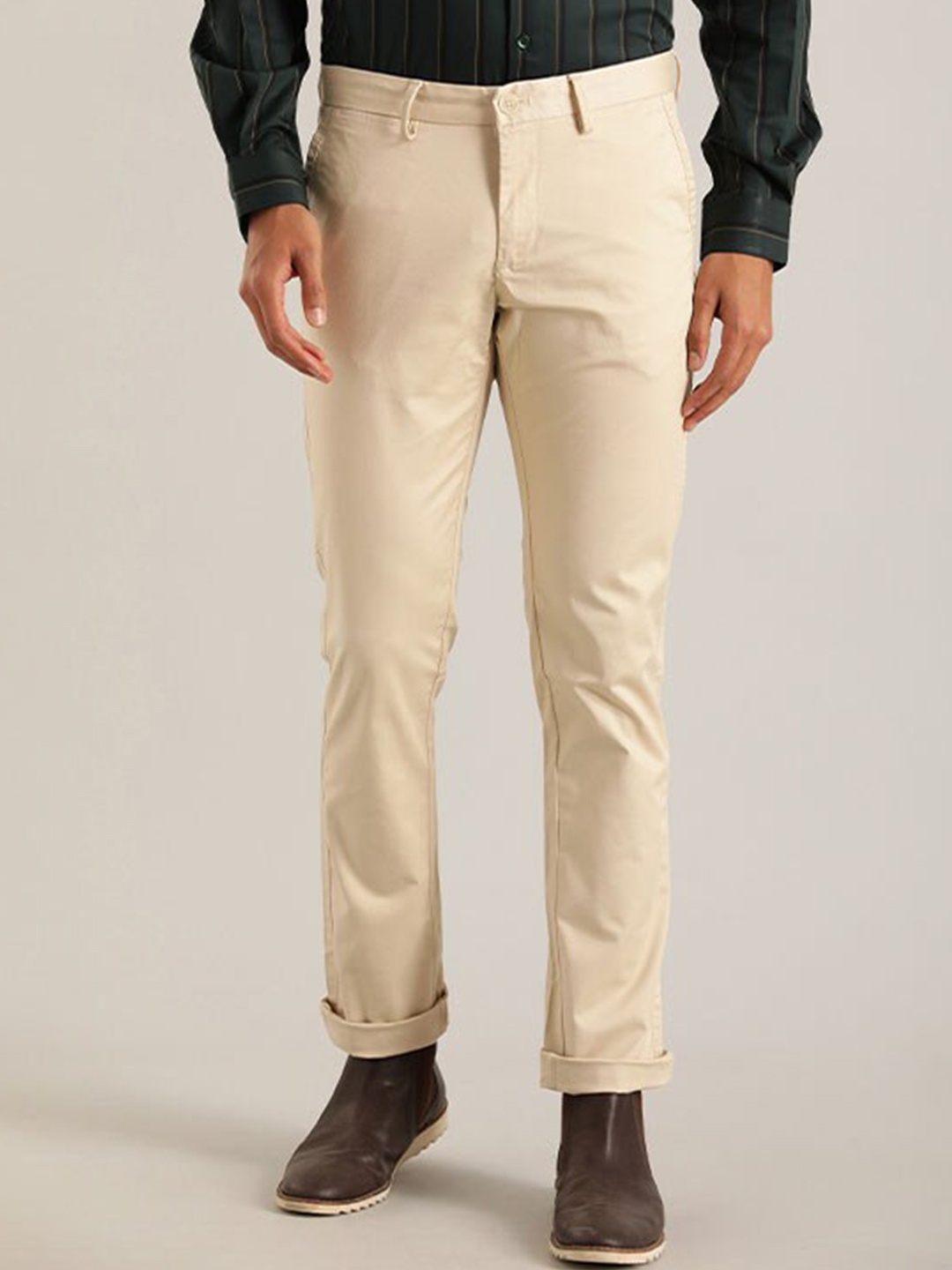 

Indian Terrain Men Brooklyn Mid Rise Cotton Trousers, Beige