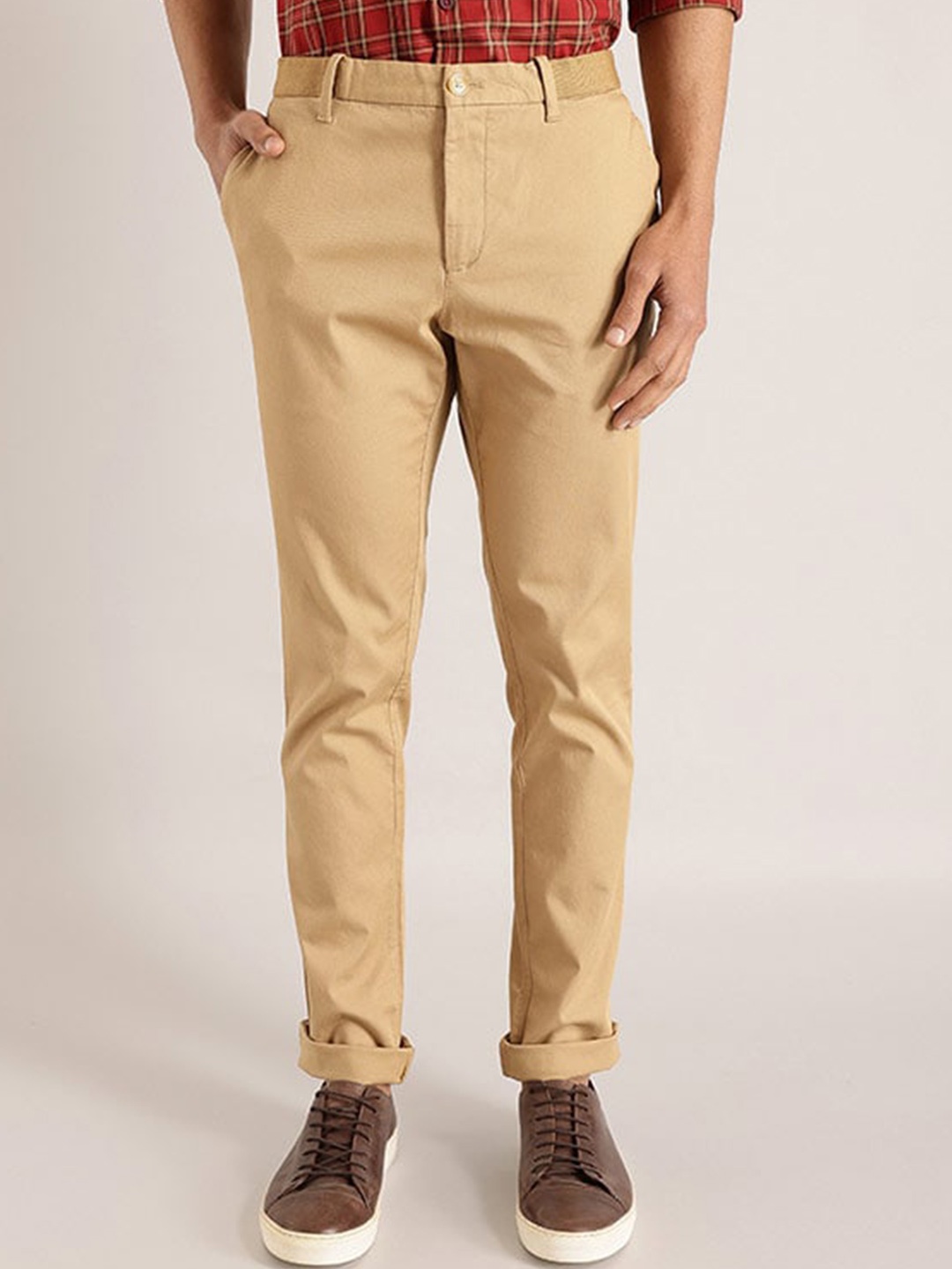 

Indian Terrain Men Brooklyn Mid Rise Plain Slim Fit Chinos Trousers, Beige