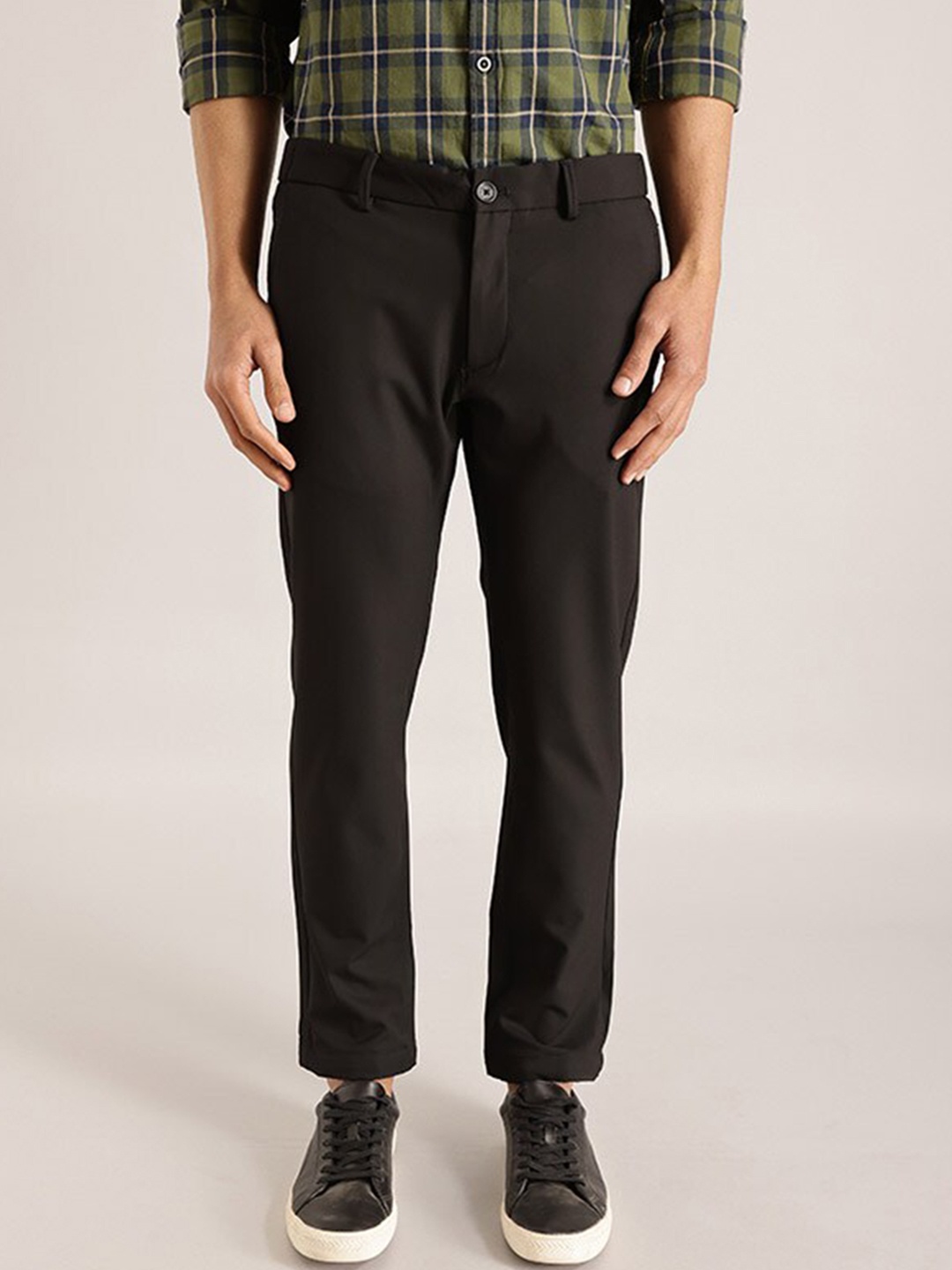 

Indian Terrain Men Brooklyn Slim Fit Mid-Rise Trousers, Black