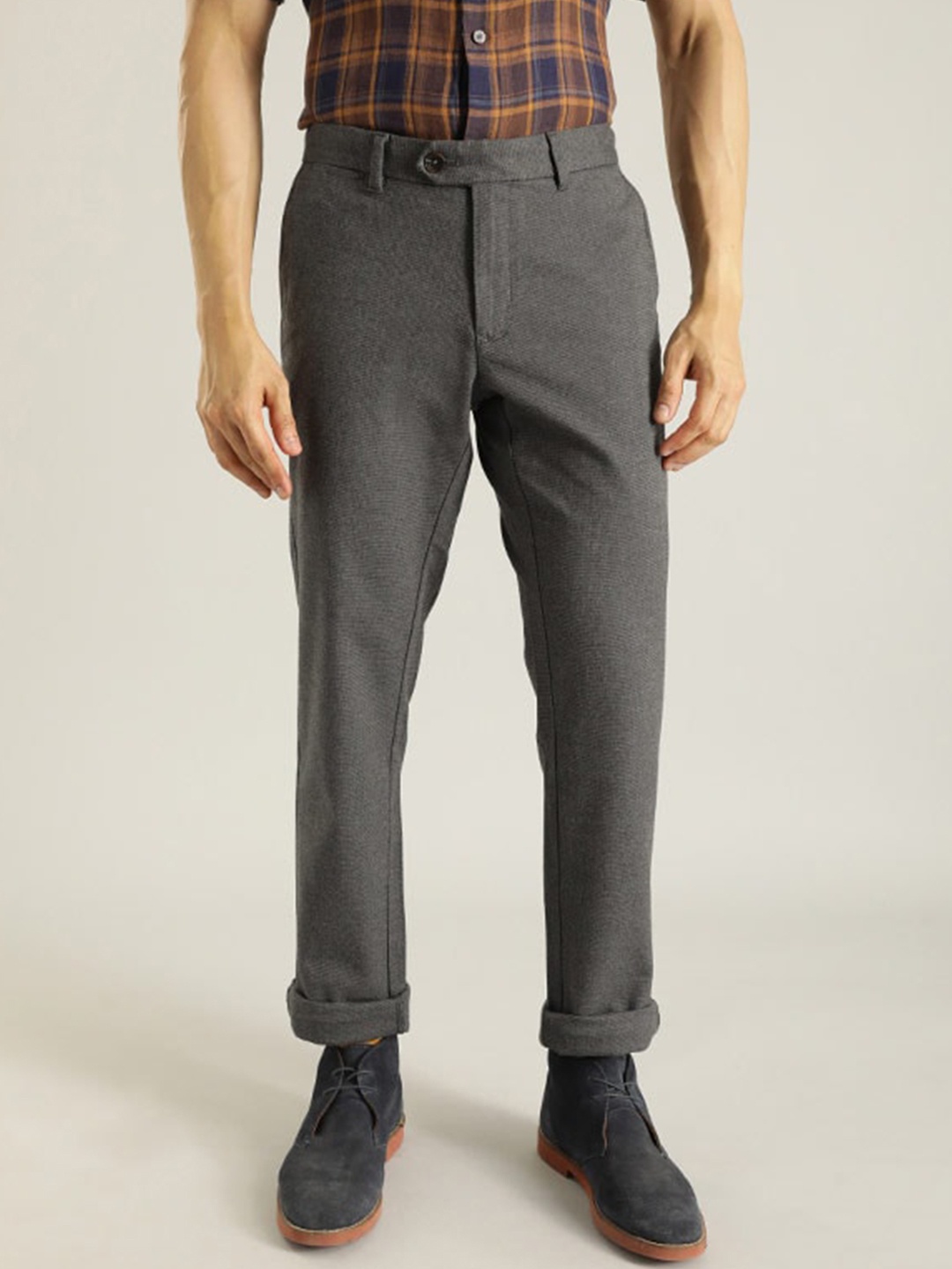 

Indian Terrain Men Brooklyn Mid Rise Plain Slim Fit Trousers, Grey