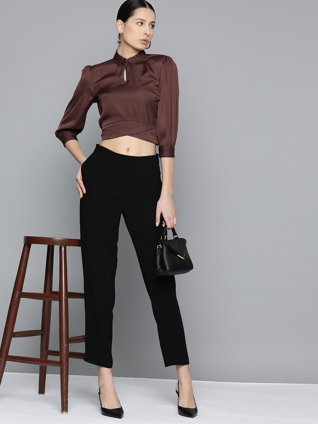 

Chemistry Keyhole Neck Shirt Style Crop Top, Brown