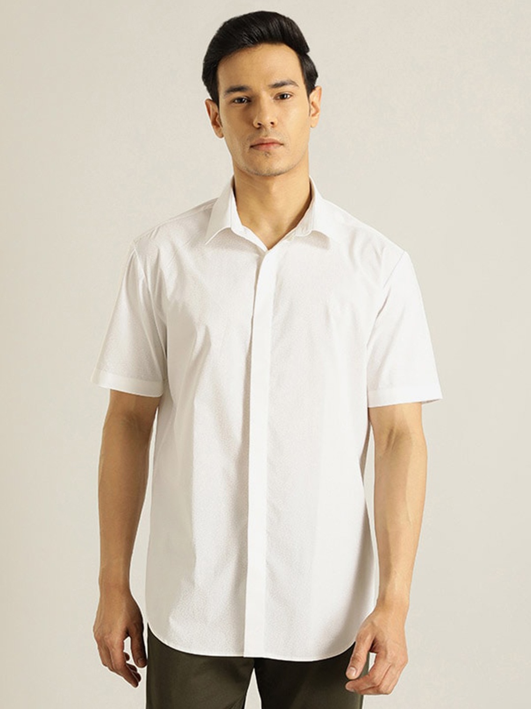 

Indian Terrain Chiseled Slim Fit Spread Collar Cotton Casual Shirt, White