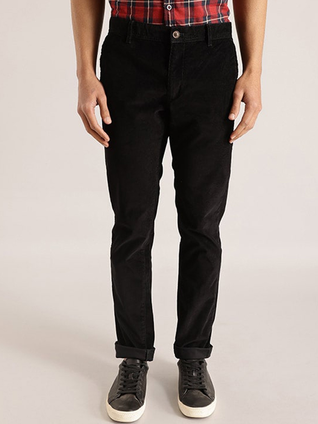 

Indian Terrain Men Brooklyn Slim Fit Mid-Rise Pure Cotton Trousers, Black