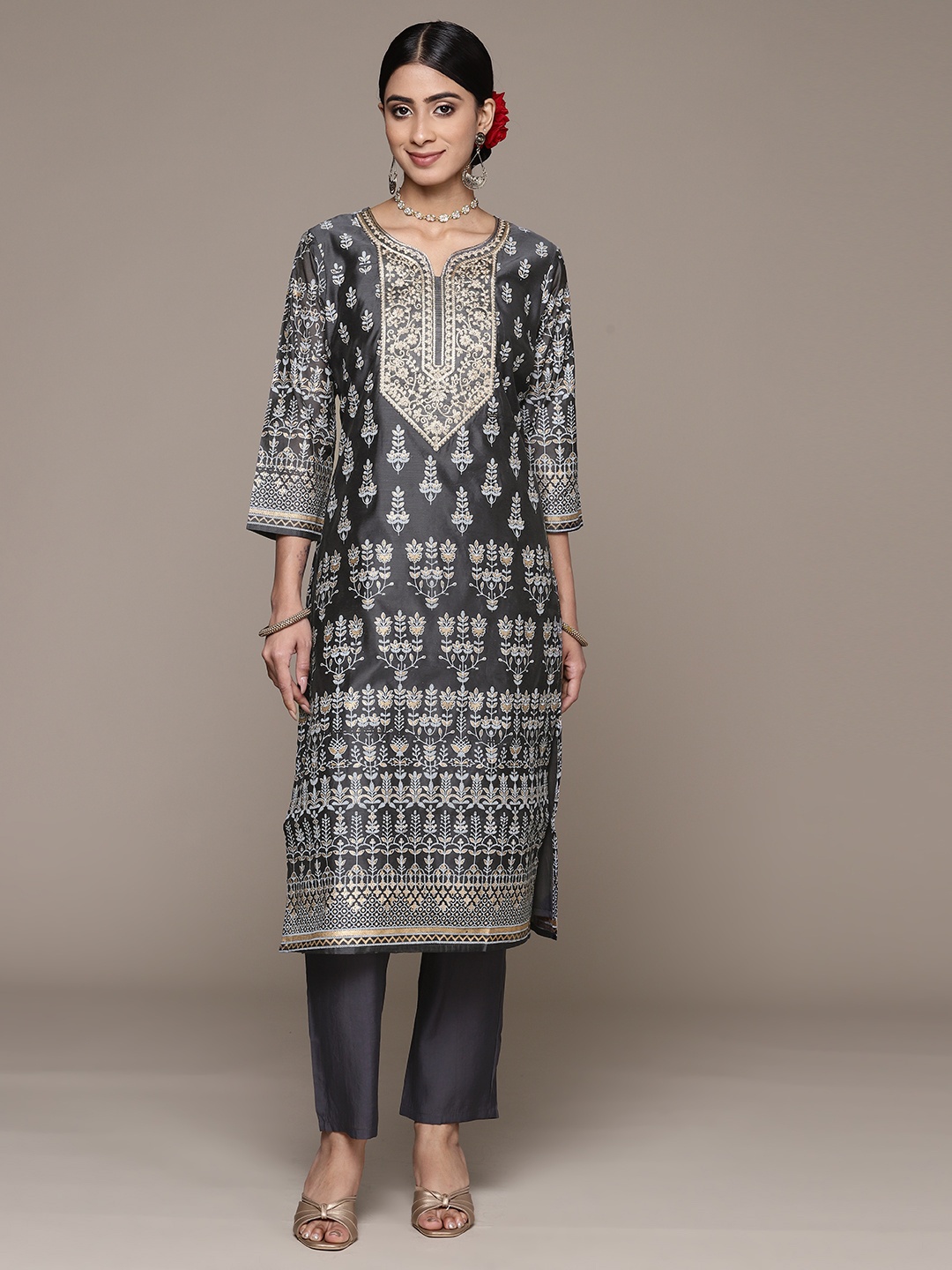 

Ishin Ethnic Motifs Foil Printed Sweetheart Neck Zari Kurta With Trousers, Grey