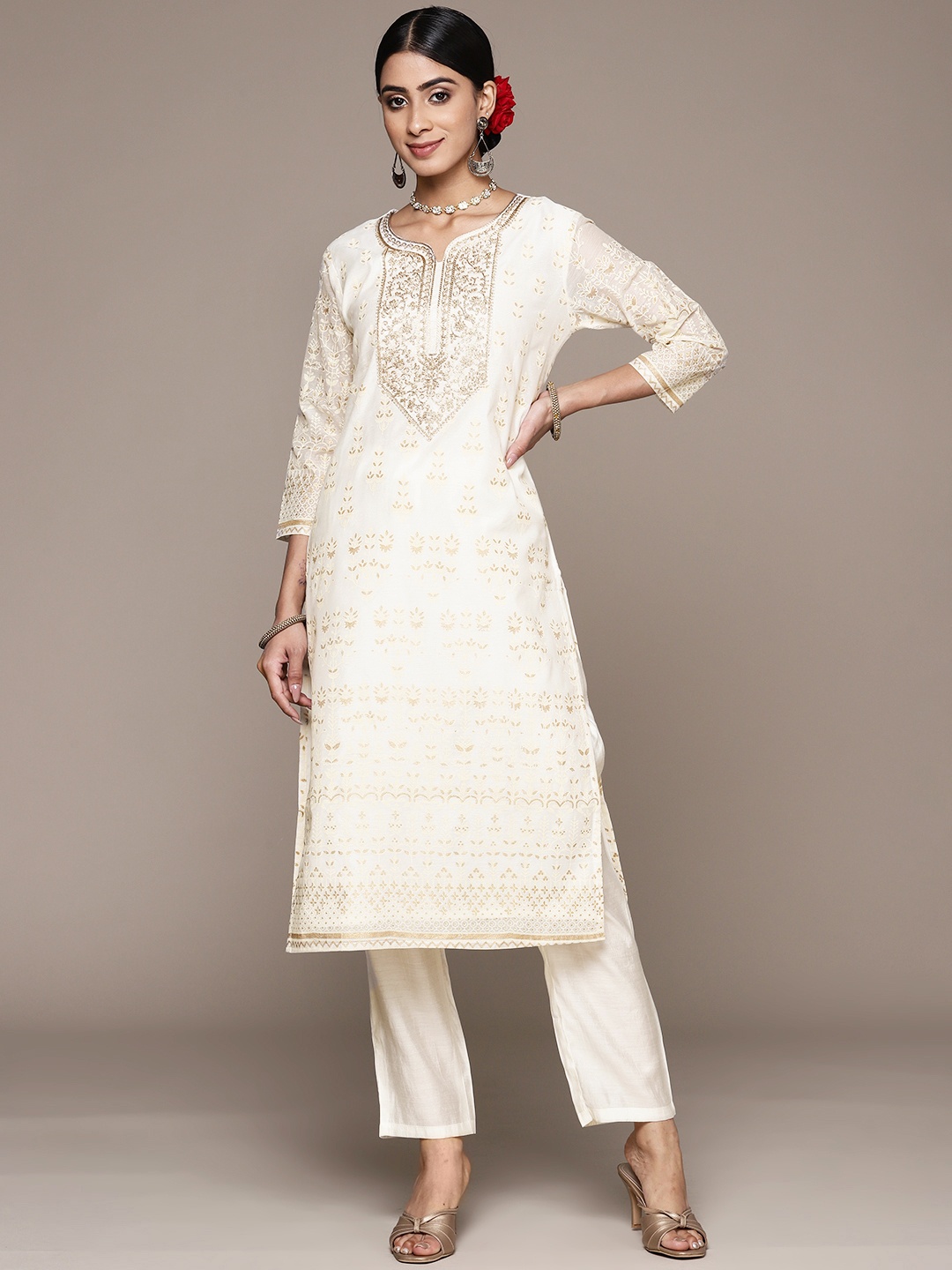 

Ishin Ethnic Motifs Foil Printed Regular Kurta With Trousers, Off white
