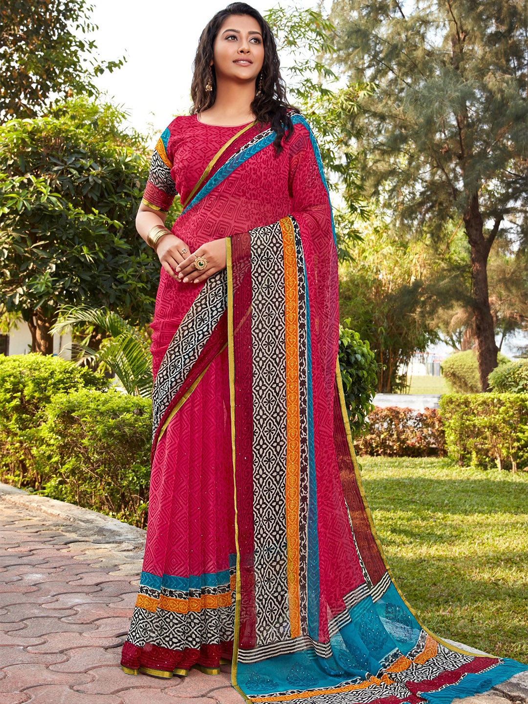 

DIVASTRI Ethnic Motifs Printed Zari Saree, Pink