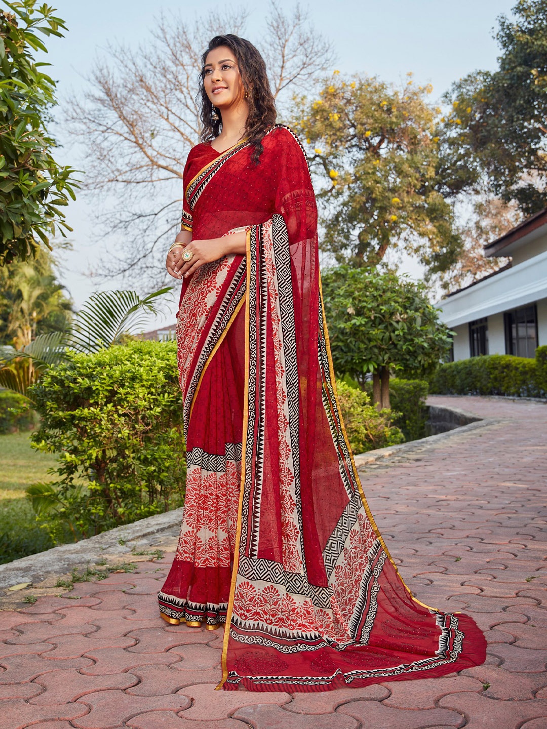 

DIVASTRI Ethnic Motifs Printed Embellished Saree, Maroon