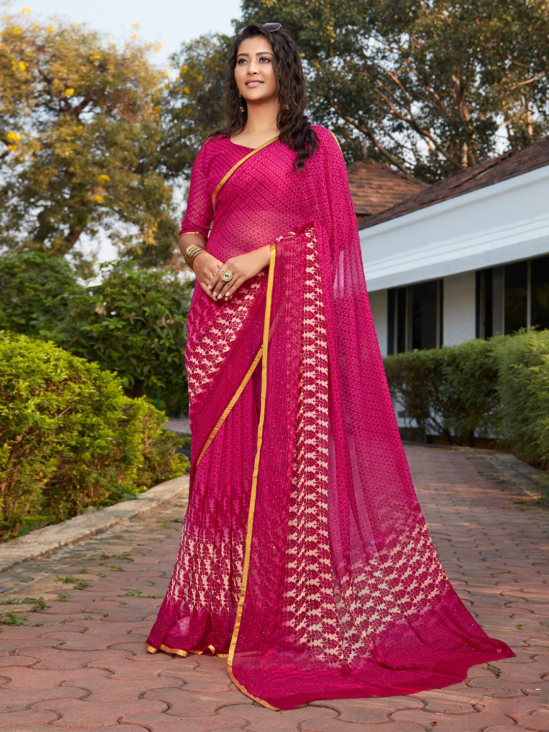 

DIVASTRI Ethnic Motifs Printed Embellished Saree, Pink