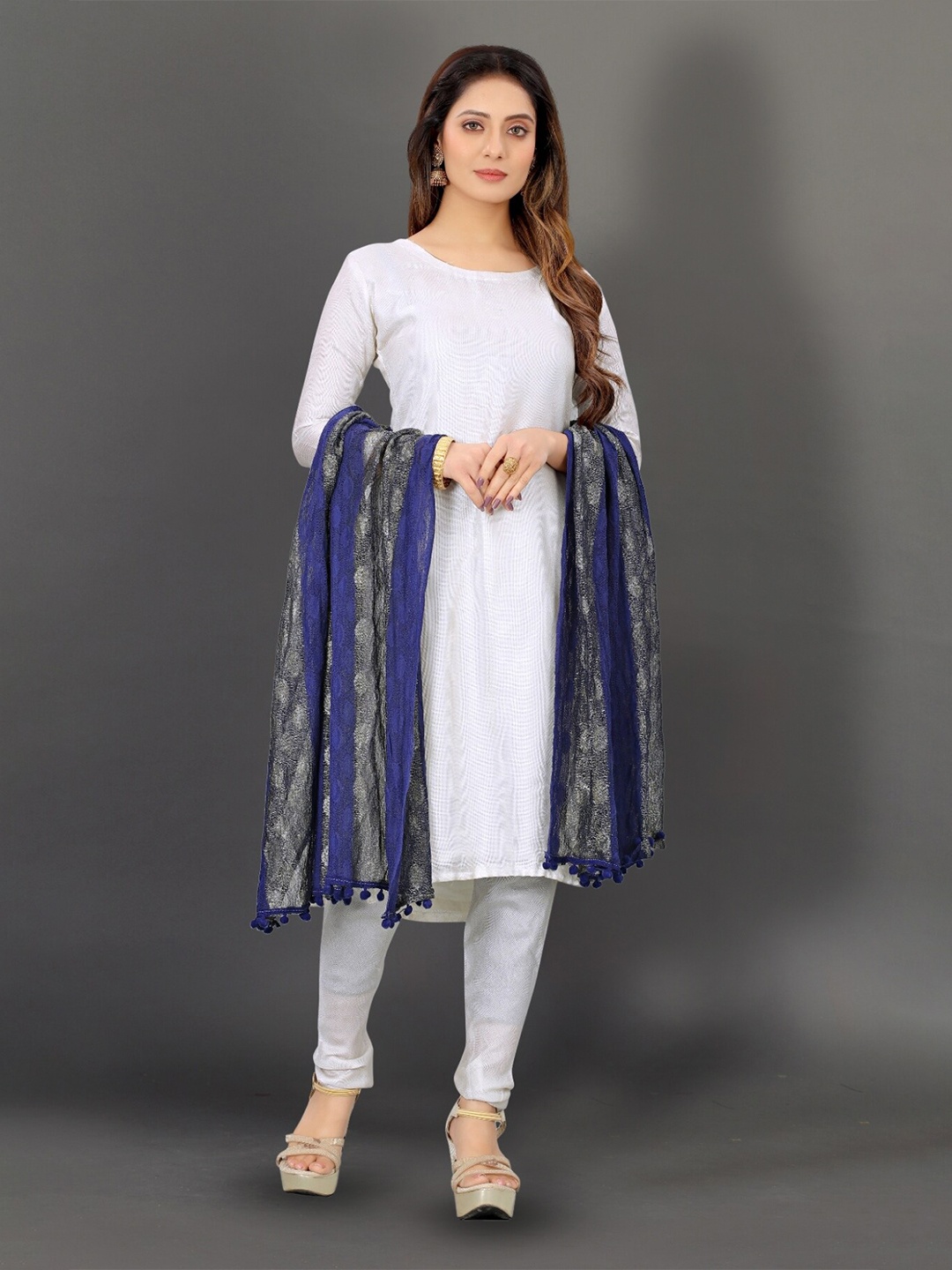 

APNISHA Striped Tasselled Boarder Dupatta, Blue