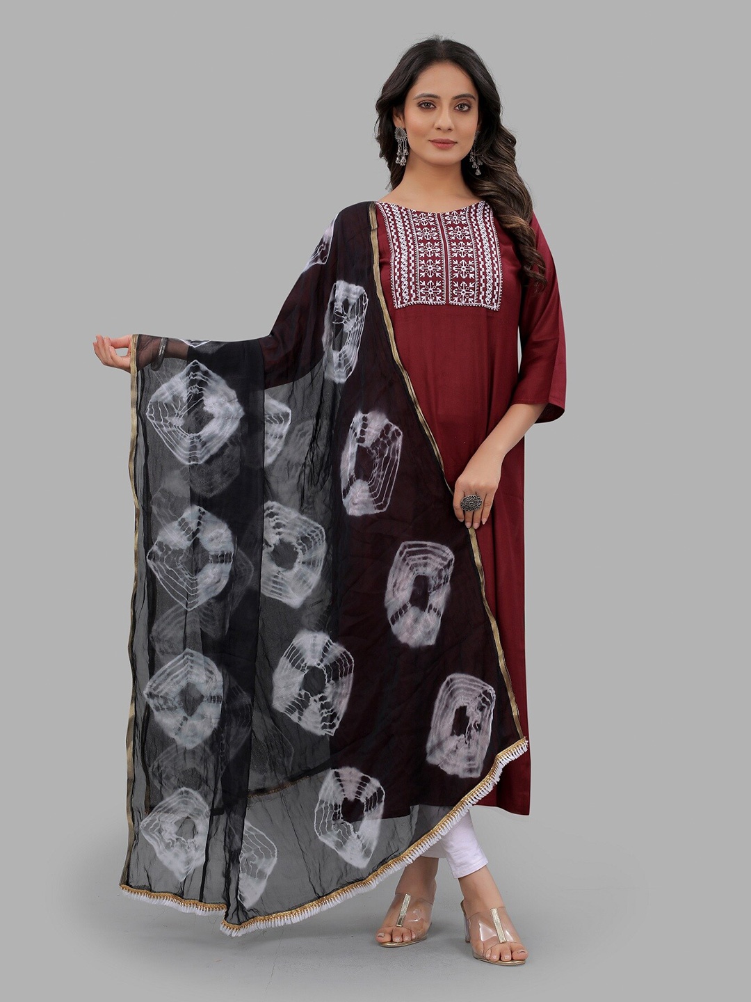 

APNISHA Tie & Dyed Tasselled Border Dupatta, Black