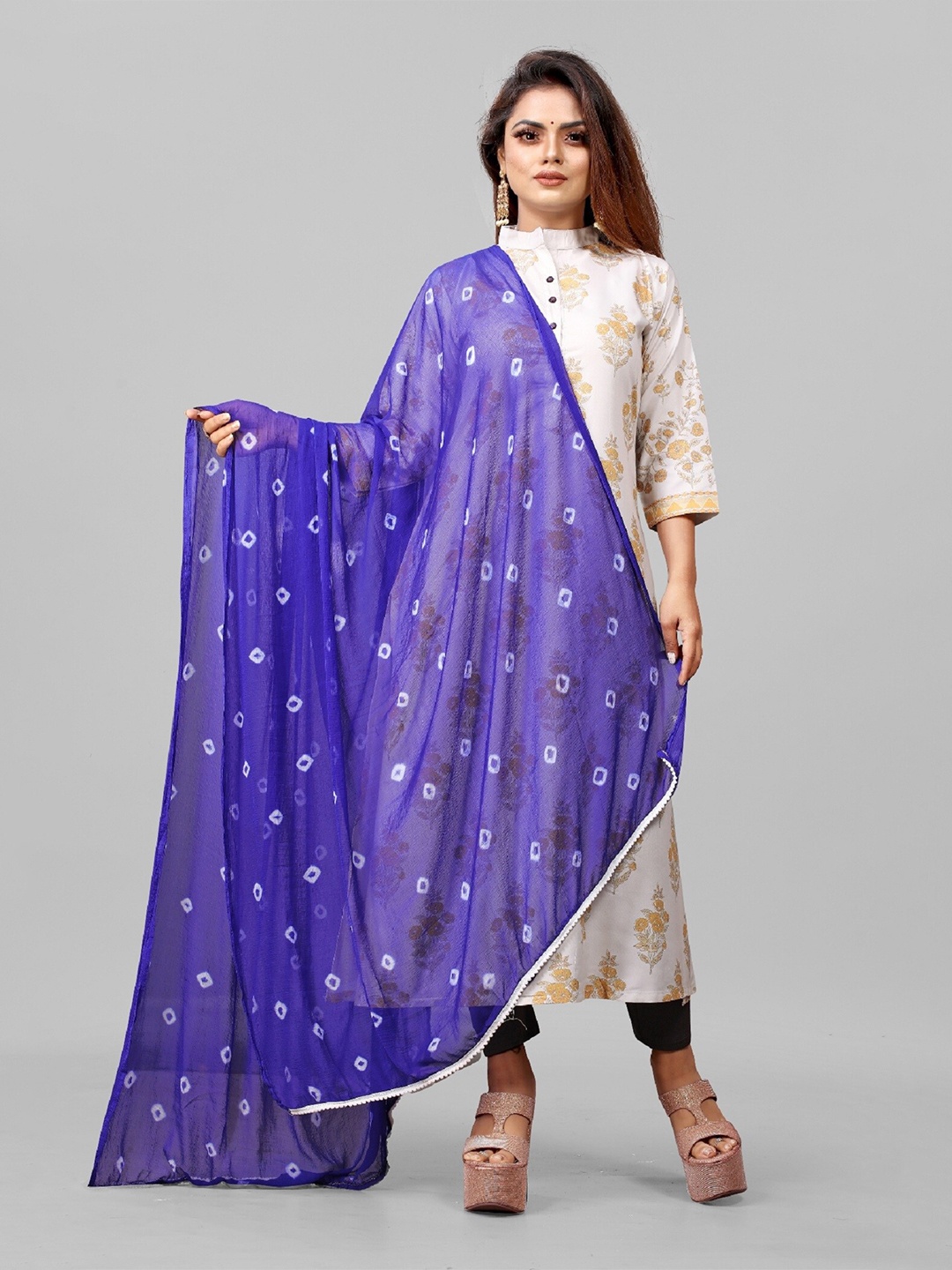 

APNISHA Bandhani Printed Dupatta, Navy blue