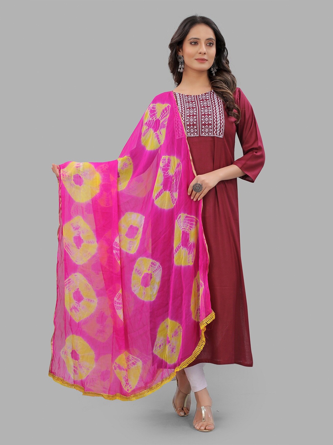 

APNISHA Dyed Chiffon Dupatta, Pink