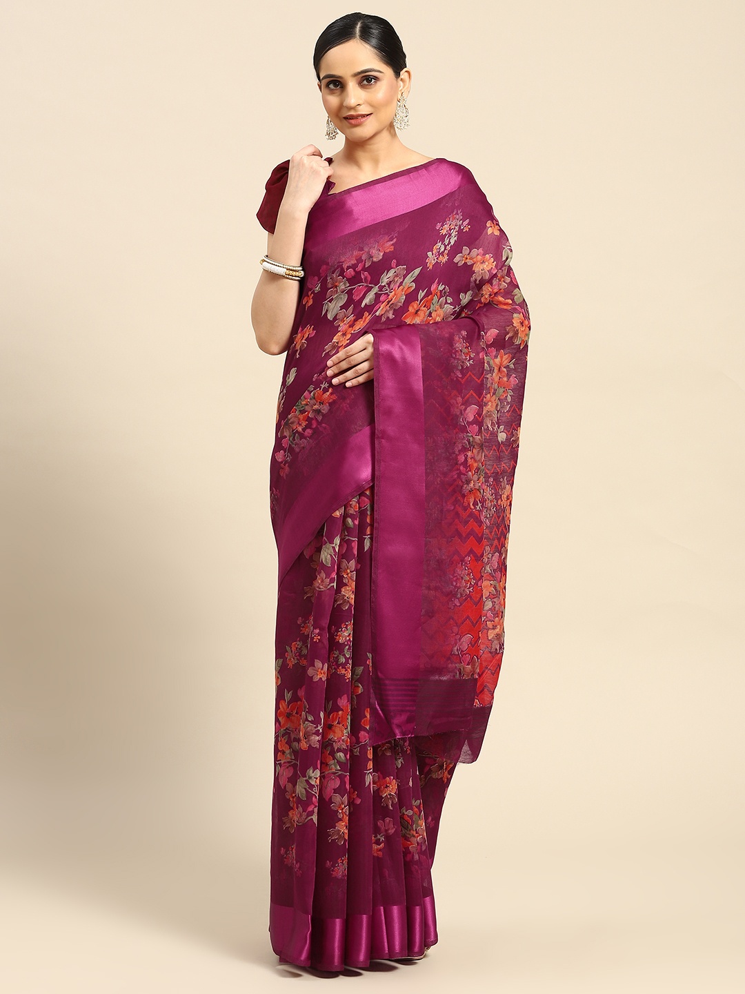 

AHIKA Floral Printed Saree, Maroon