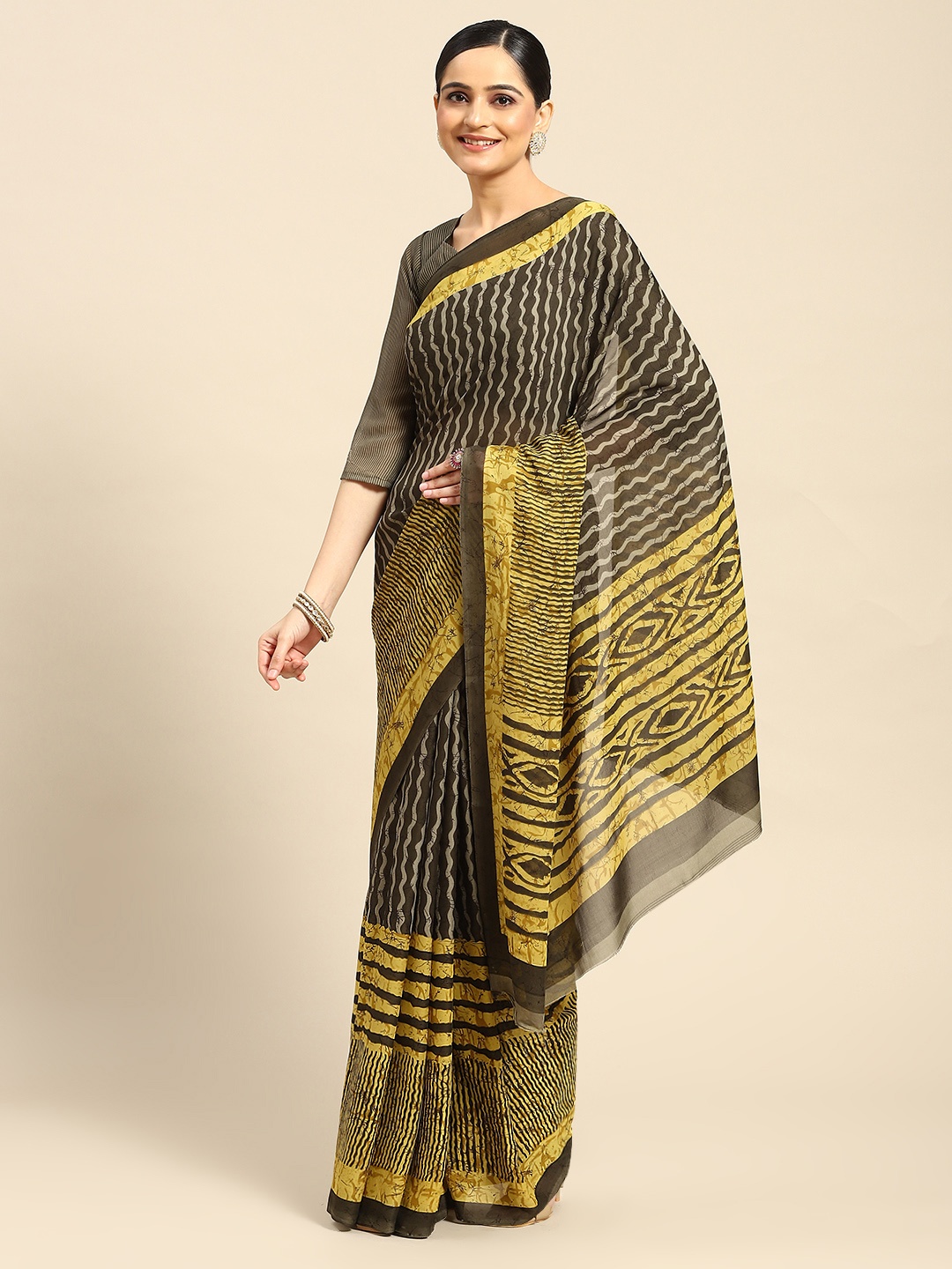 

AHIKA Leheriya Poly Georgette Tussar Saree, Black