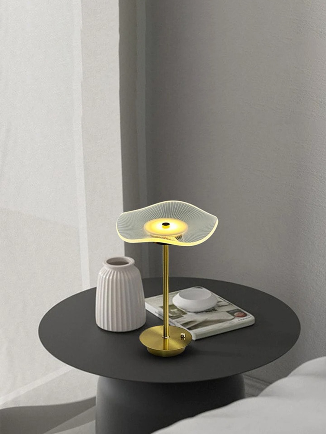 

THE ARTMENT Aurora Transparent & Gold Toned Iron Table Lamp