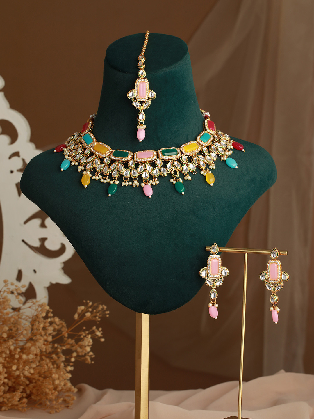 

Priyaasi Gold-Plated Kundan-Studded Jewellery Set & Maangtika
