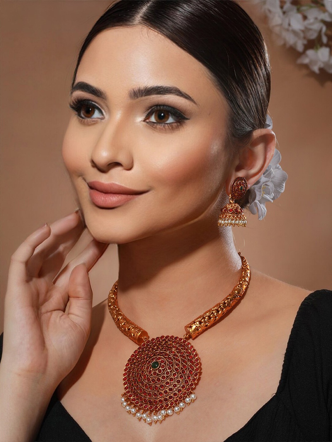 

Priyaasi Gold-Plated Stone-Studded & Beaded Jewellery Set